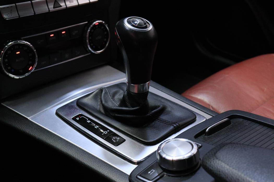 MERCEDES-BENZ C 2011