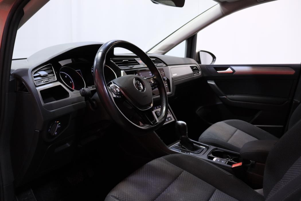 VOLKSWAGEN Touran 2018