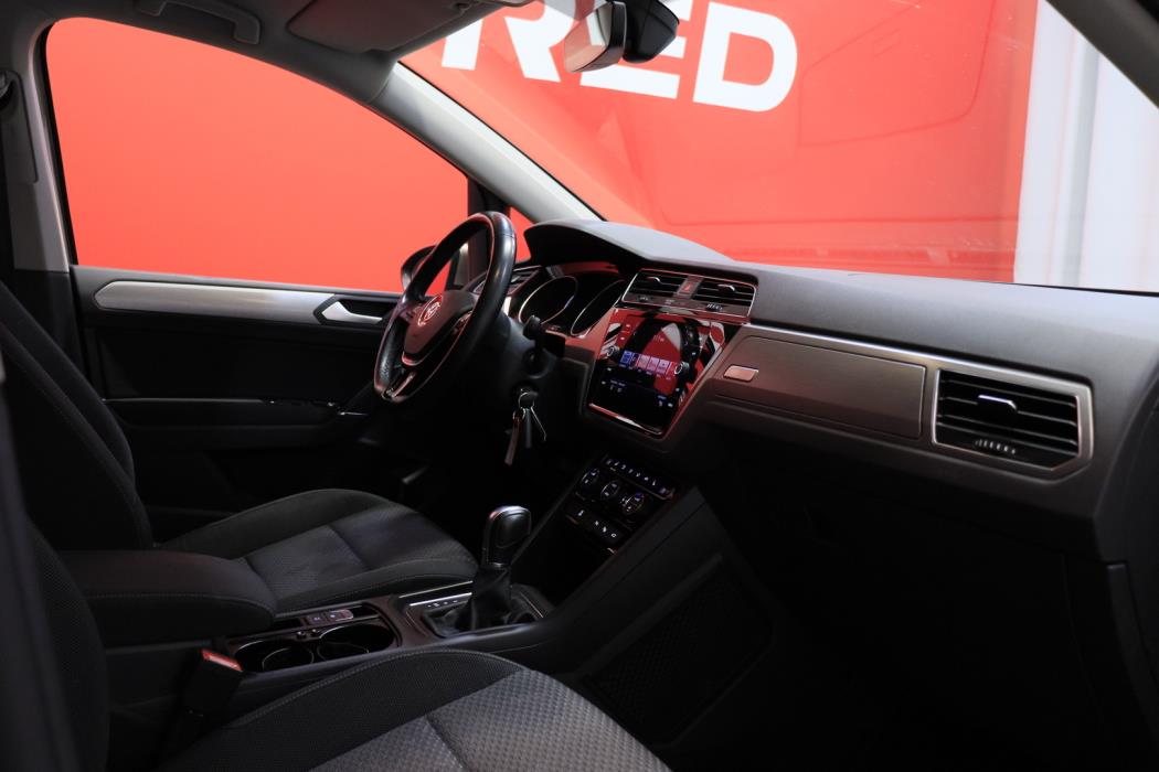VOLKSWAGEN Touran 2018