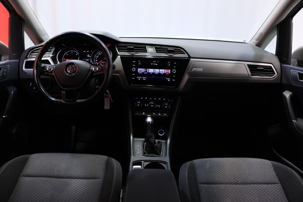 VOLKSWAGEN Touran 2018