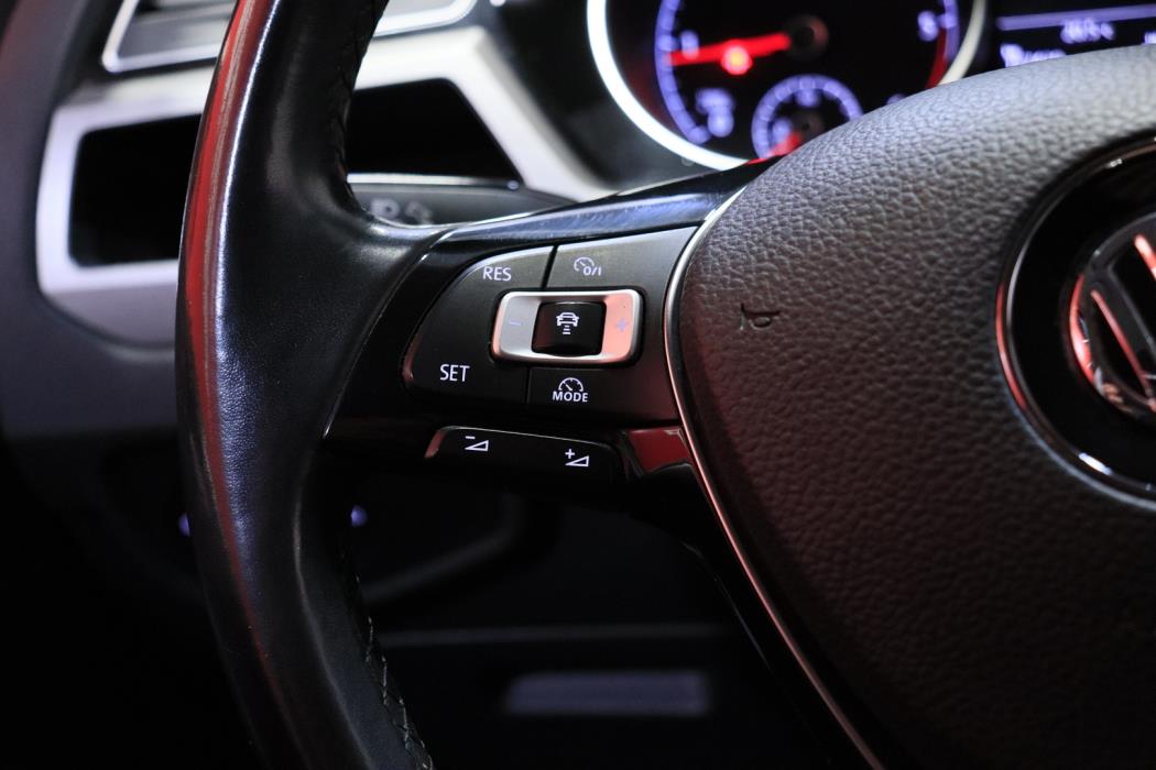 VOLKSWAGEN Touran 2018