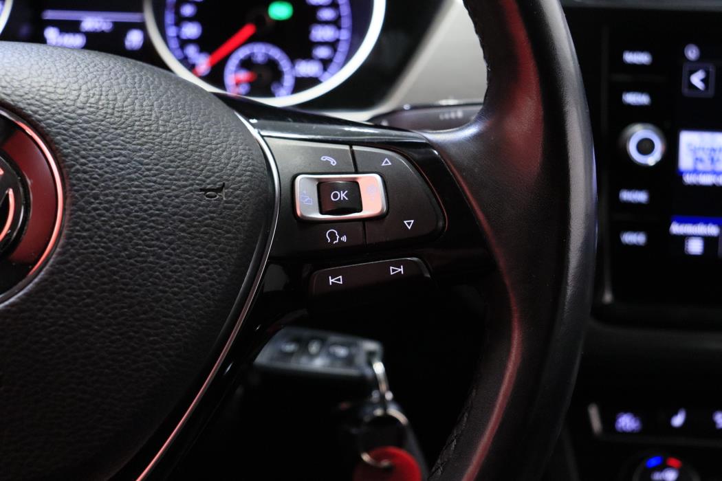 VOLKSWAGEN Touran 2018