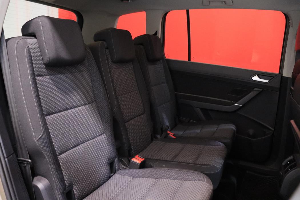 VOLKSWAGEN Touran 2018