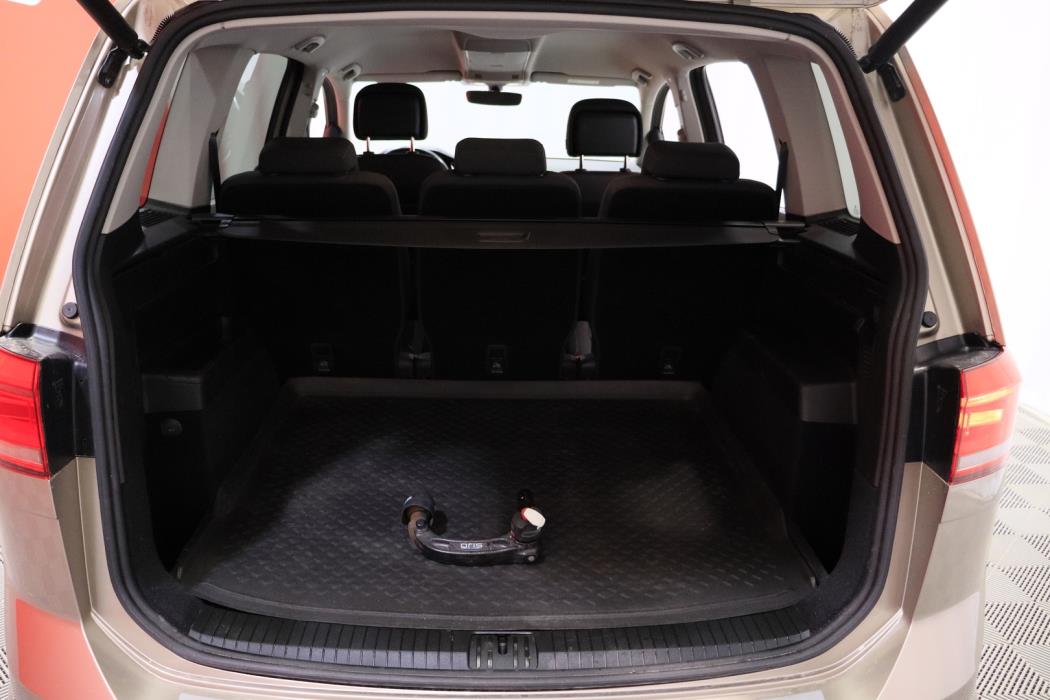 VOLKSWAGEN Touran 2018