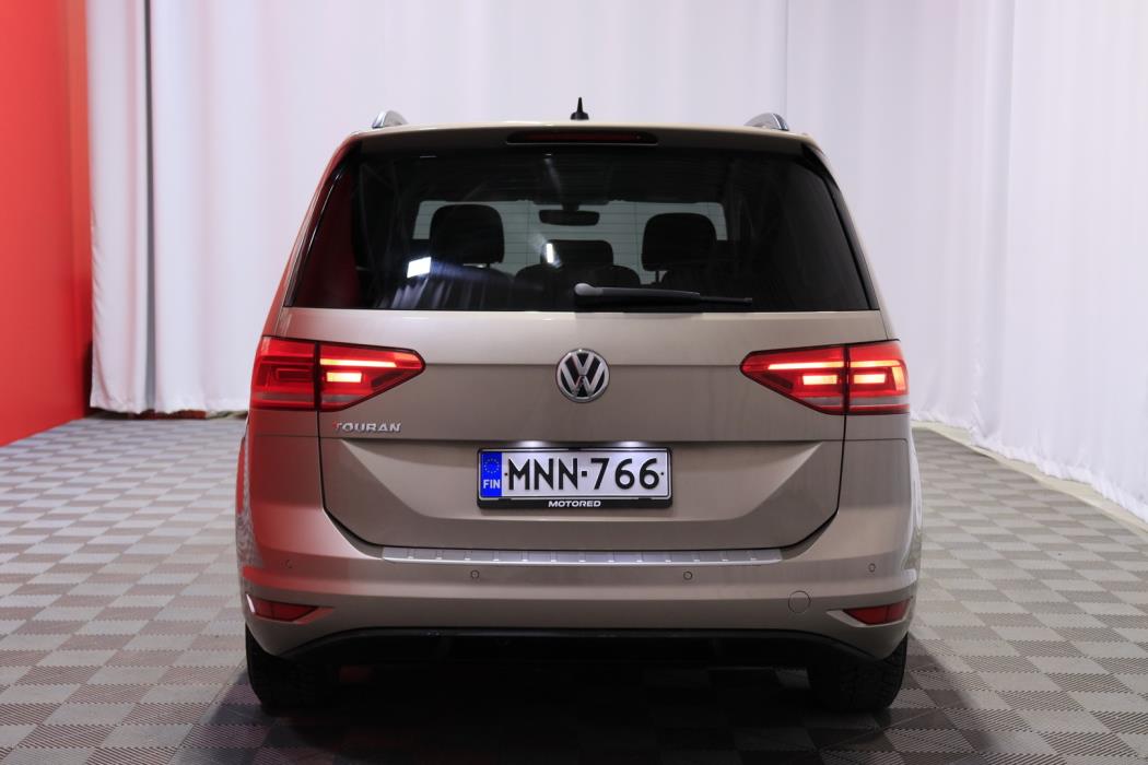 VOLKSWAGEN Touran 2018