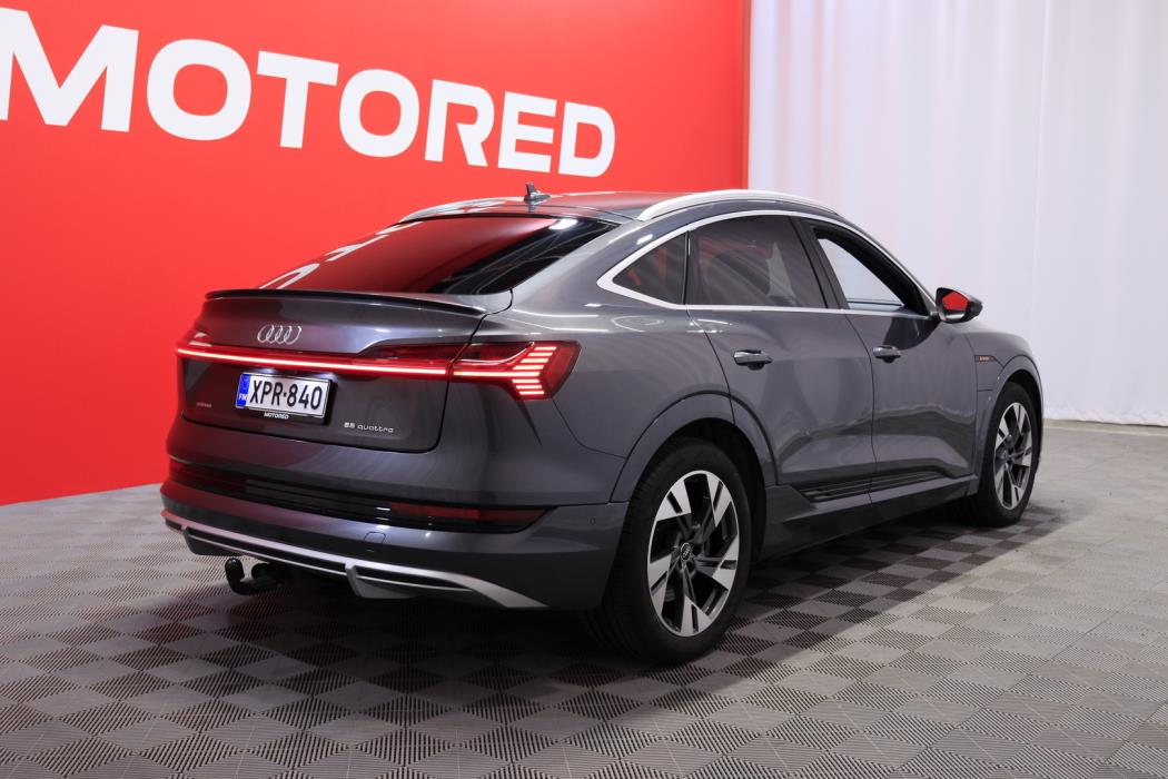 AUDI e-tron 2022