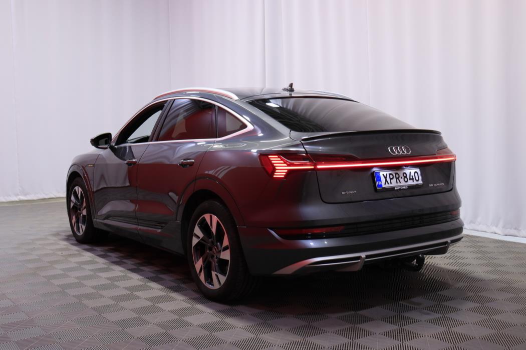 AUDI e-tron 2022