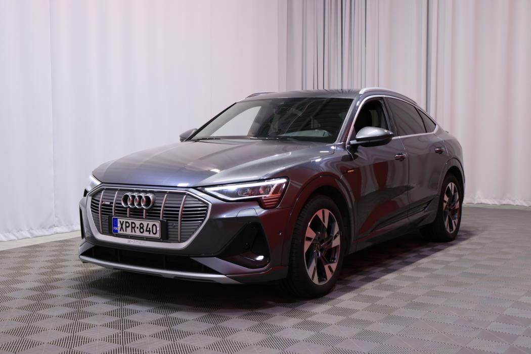 AUDI e-tron 2022