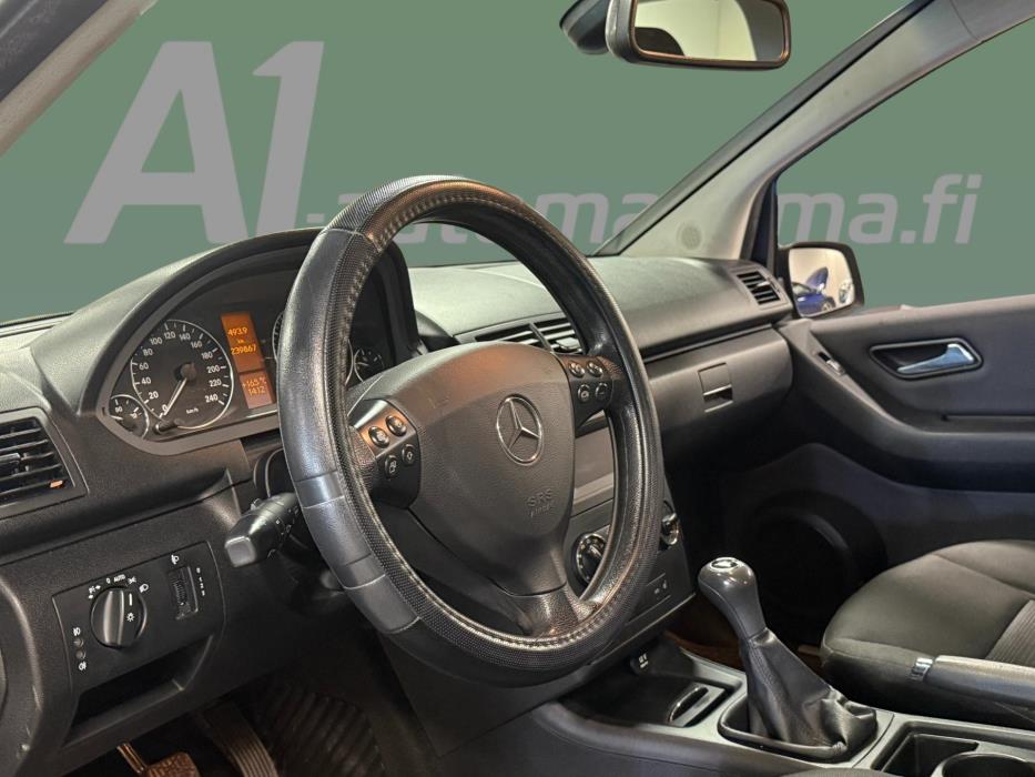 MERCEDES-BENZ A 2010