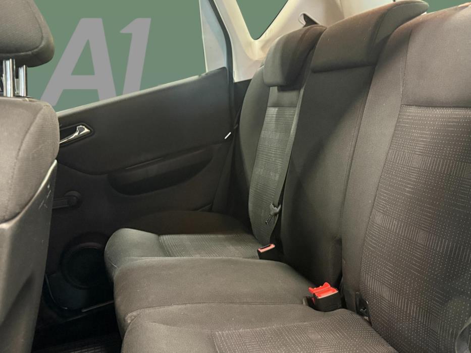 MERCEDES-BENZ A 2010