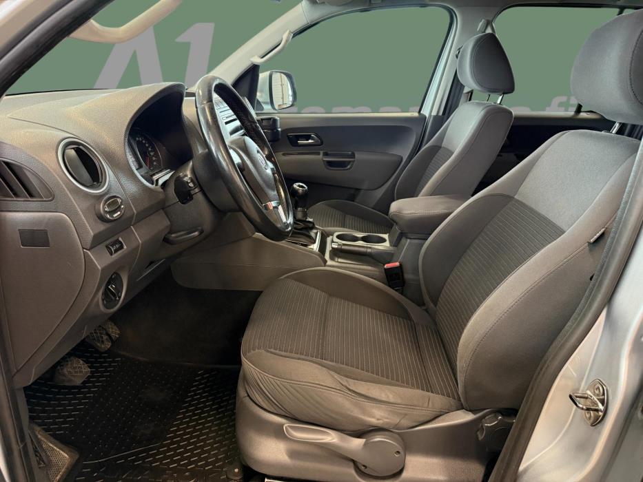 VOLKSWAGEN Amarok 2012