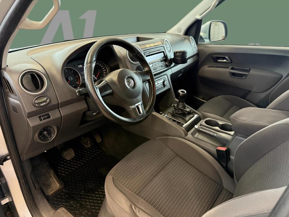 VOLKSWAGEN Amarok 2012