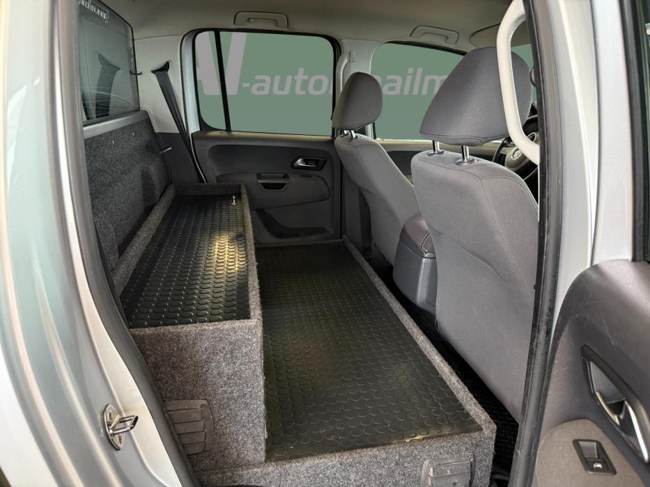 VOLKSWAGEN Amarok 2012