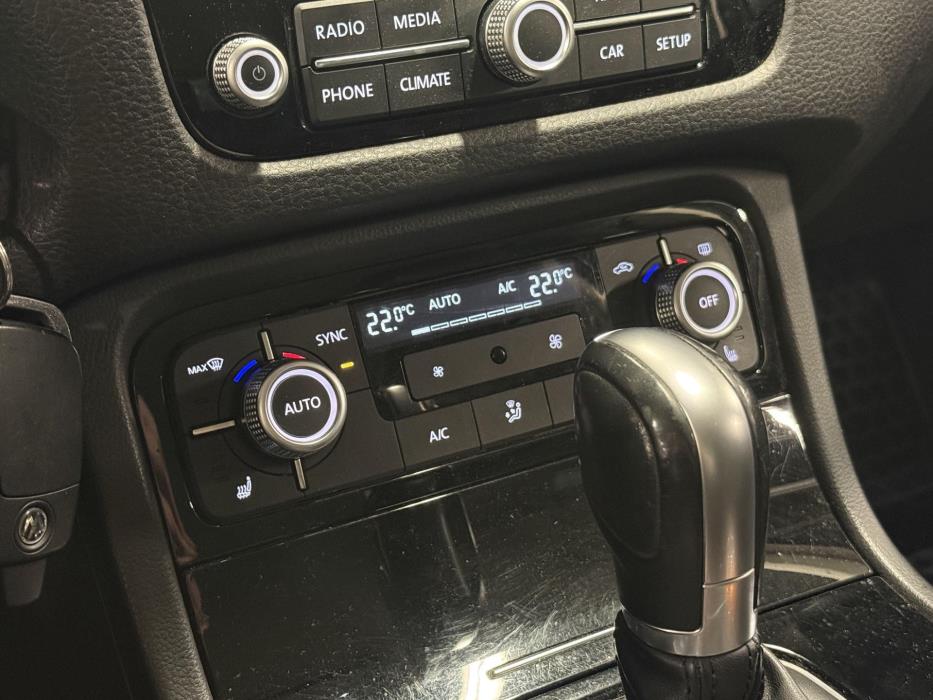 VOLKSWAGEN Touareg 2014