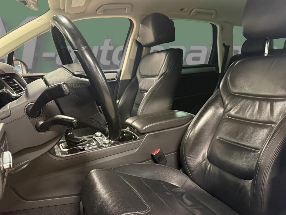 VOLKSWAGEN Touareg 2014