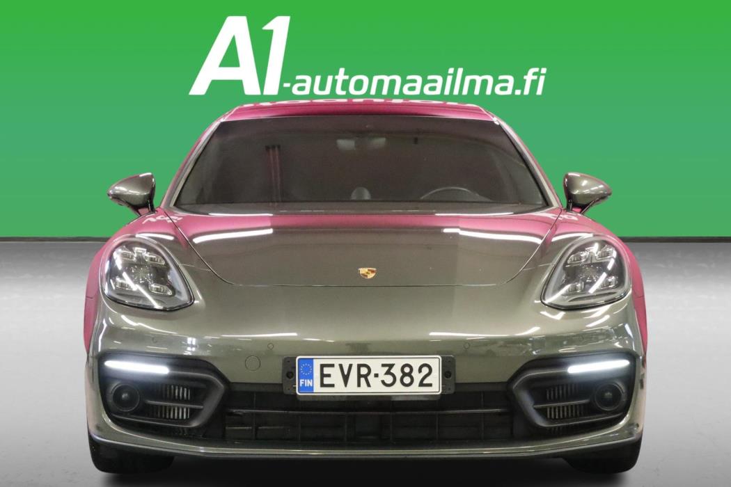 PORSCHE Panamera 2022