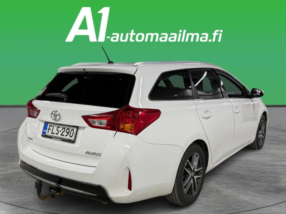 TOYOTA Auris 2015
