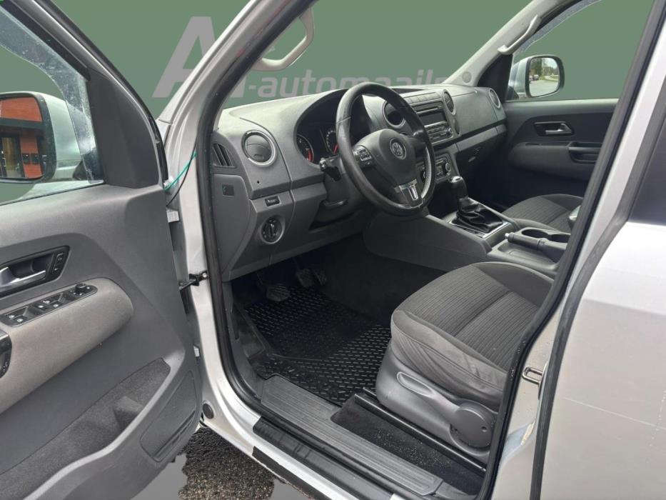 VOLKSWAGEN Amarok 2012