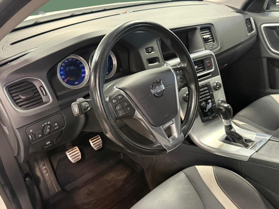VOLVO V60 2011