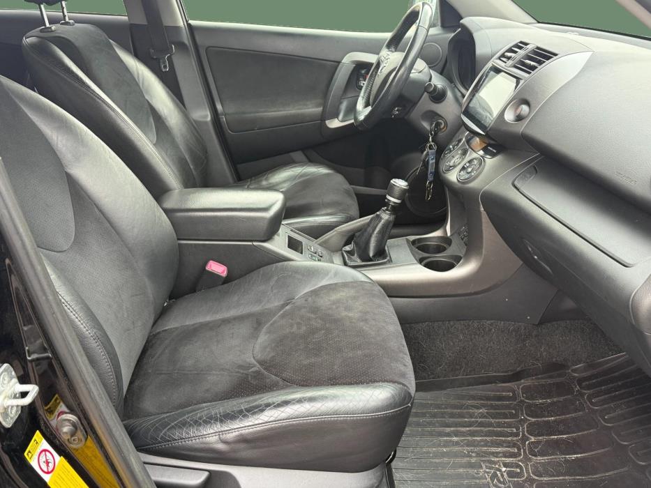 TOYOTA RAV4 2011