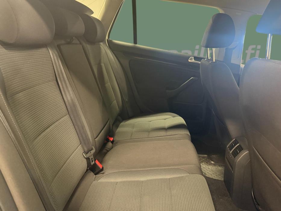 VOLKSWAGEN Golf 2013