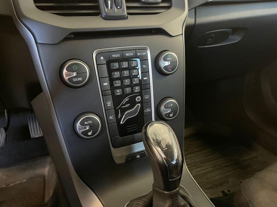 VOLVO V40 2014