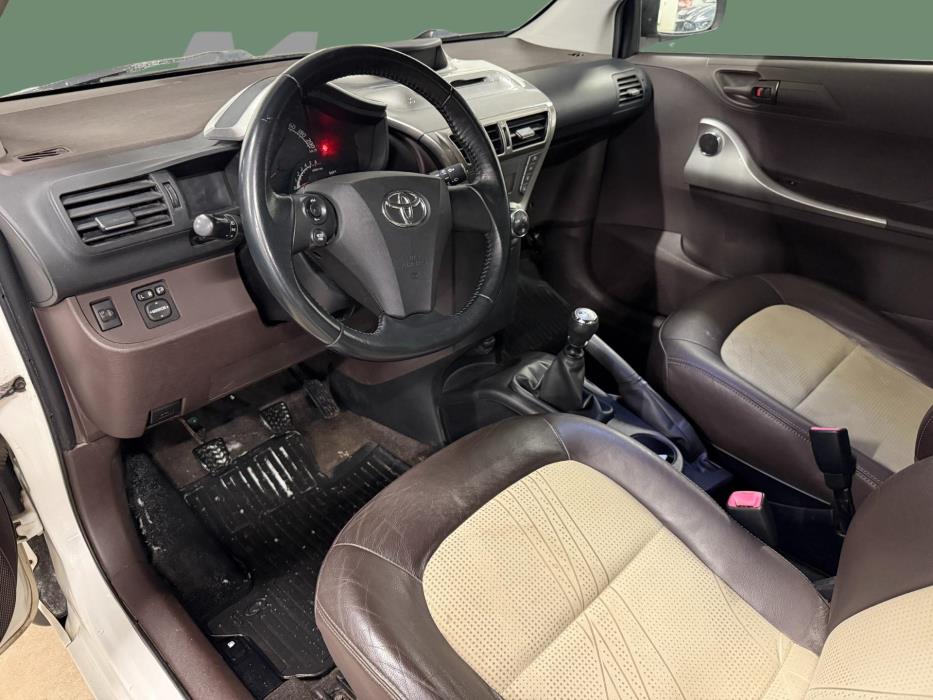 TOYOTA Iq 2010