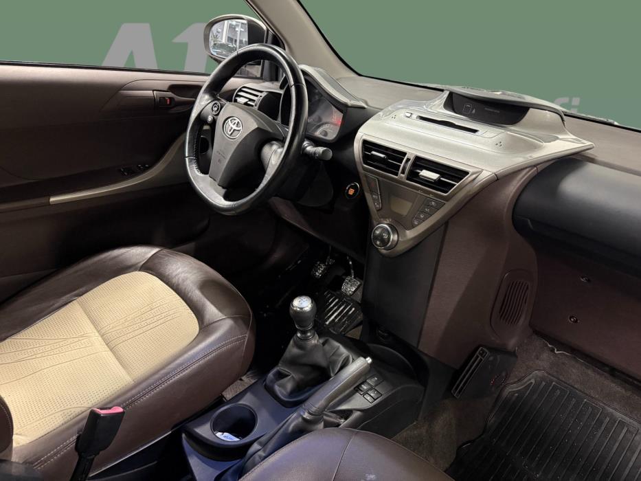 TOYOTA Iq 2010