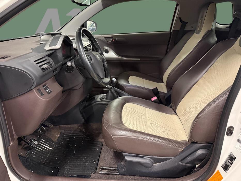 TOYOTA Iq 2010