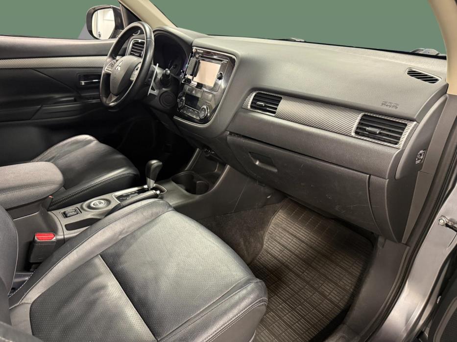 MITSUBISHI Outlander 2012