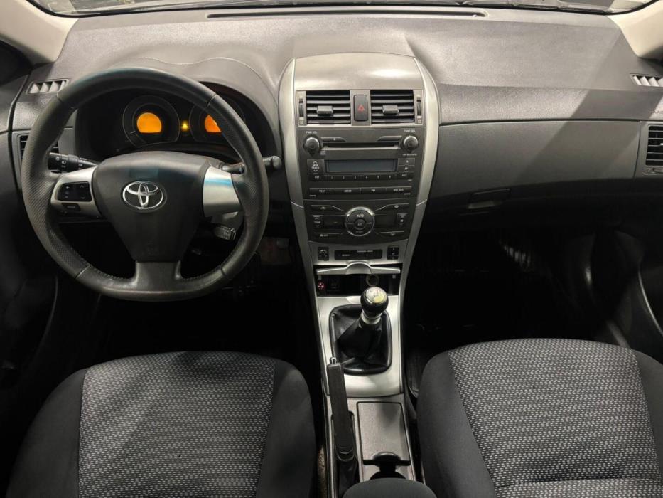TOYOTA Corolla 2011