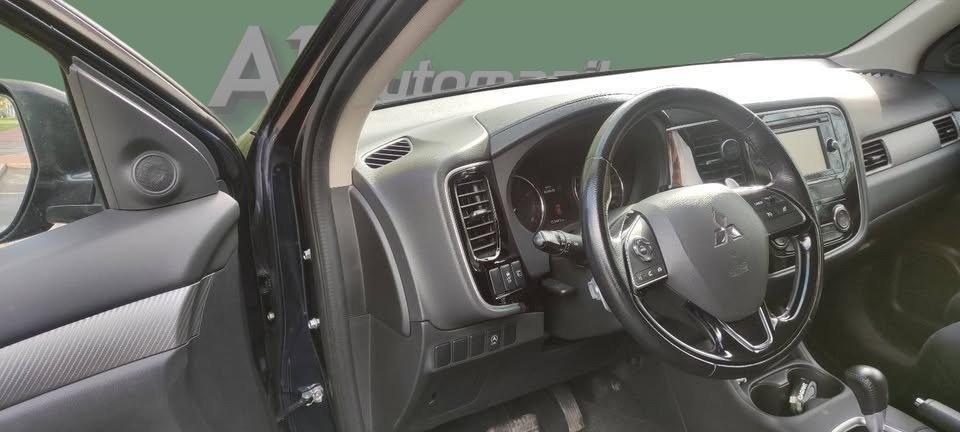 MITSUBISHI Outlander 2016