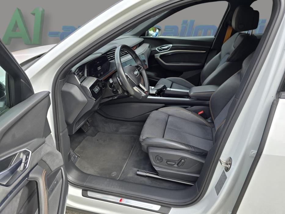AUDI e-tron 2022