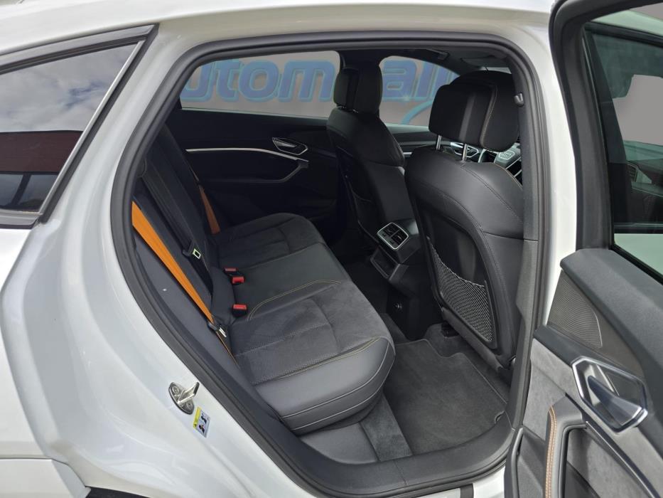 AUDI e-tron 2022