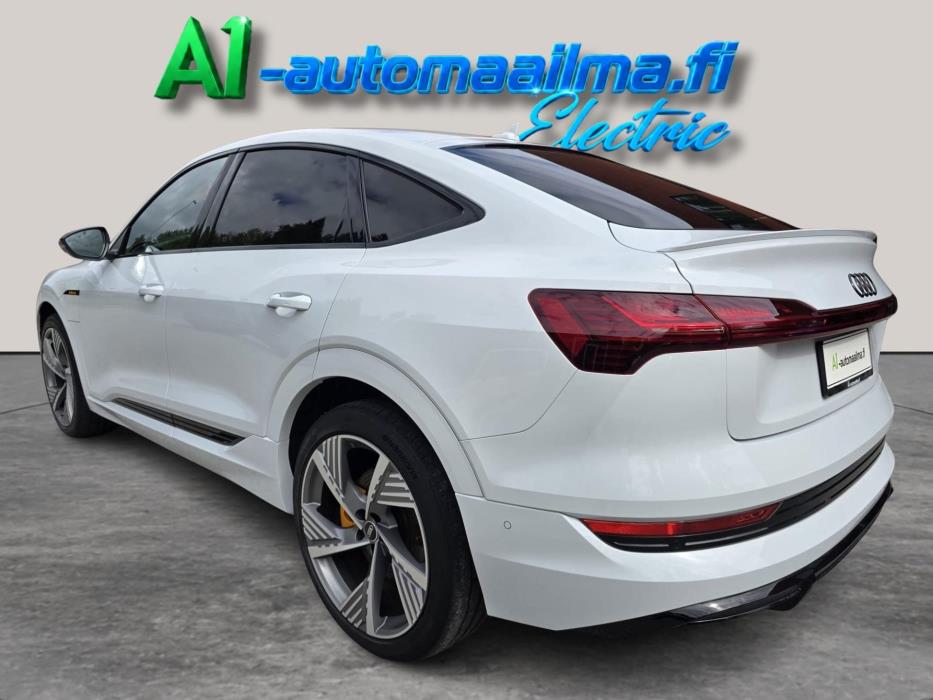 AUDI e-tron 2022