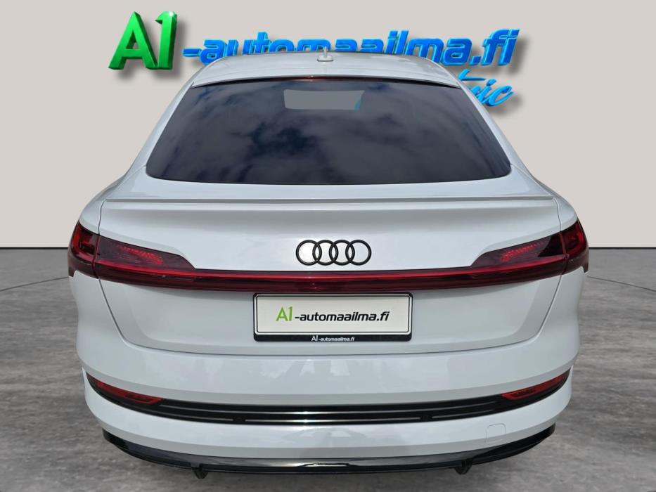 AUDI e-tron 2022