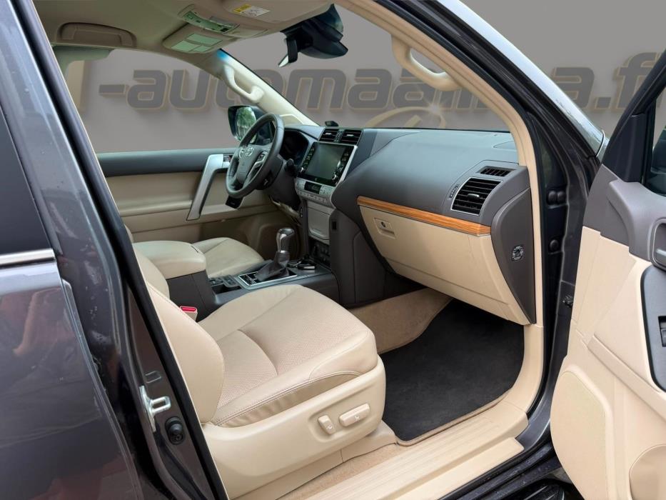 TOYOTA Land Cruiser 2023