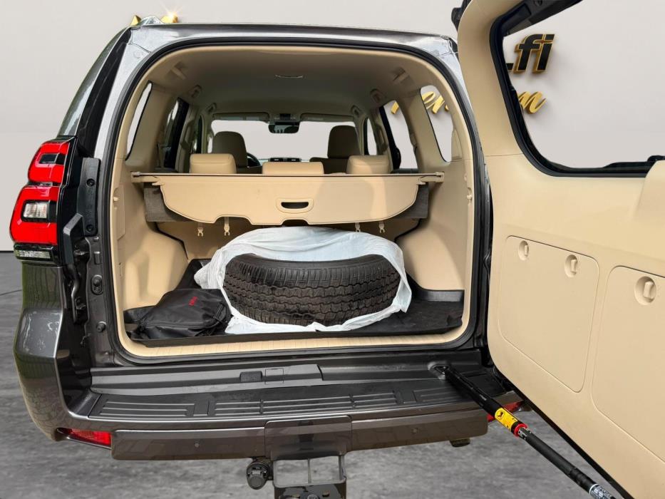 TOYOTA Land Cruiser 2023