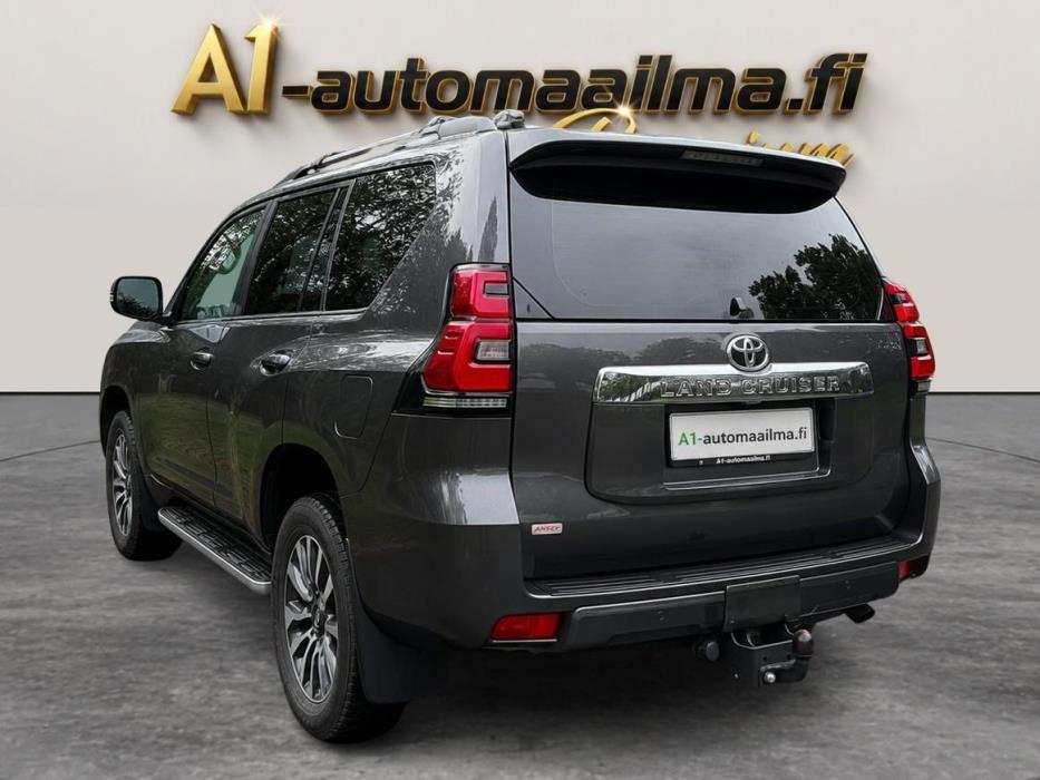 TOYOTA Land Cruiser 2023