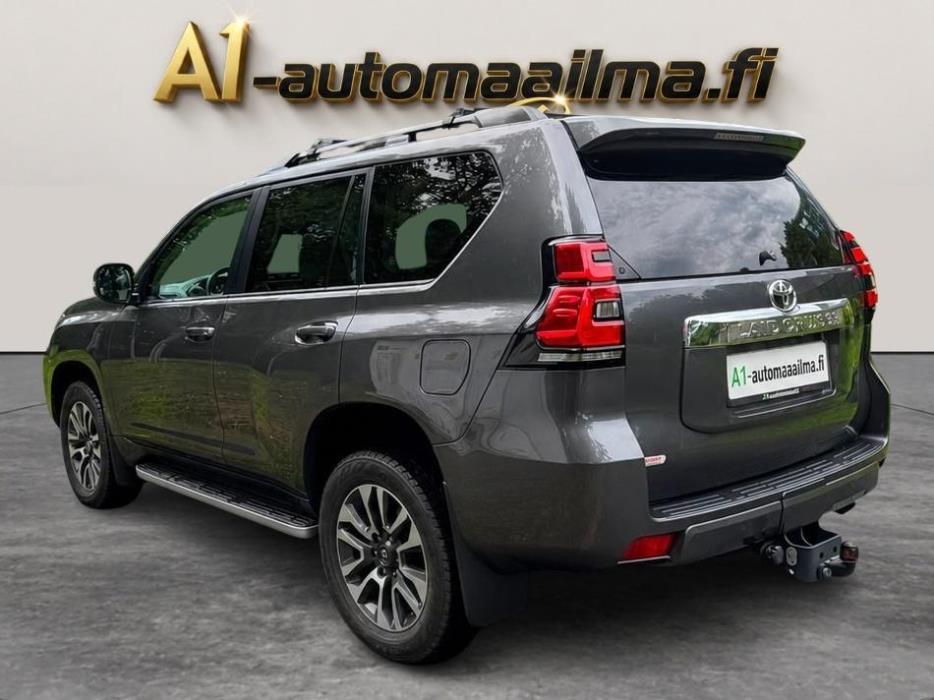 TOYOTA Land Cruiser 2023