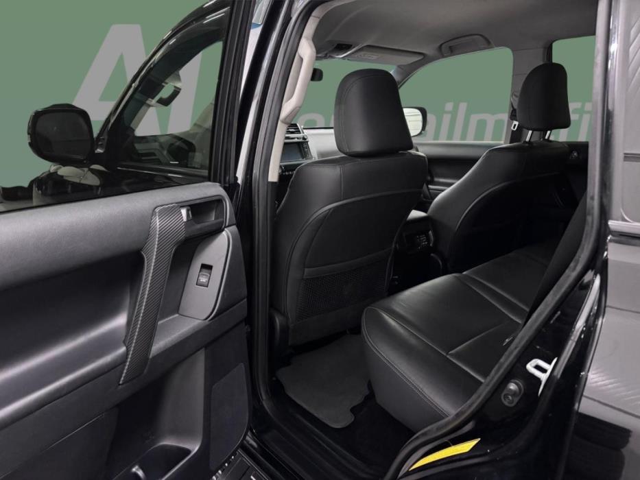 TOYOTA Land Cruiser 2014