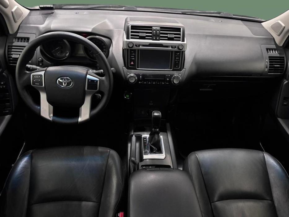 TOYOTA Land Cruiser 2014