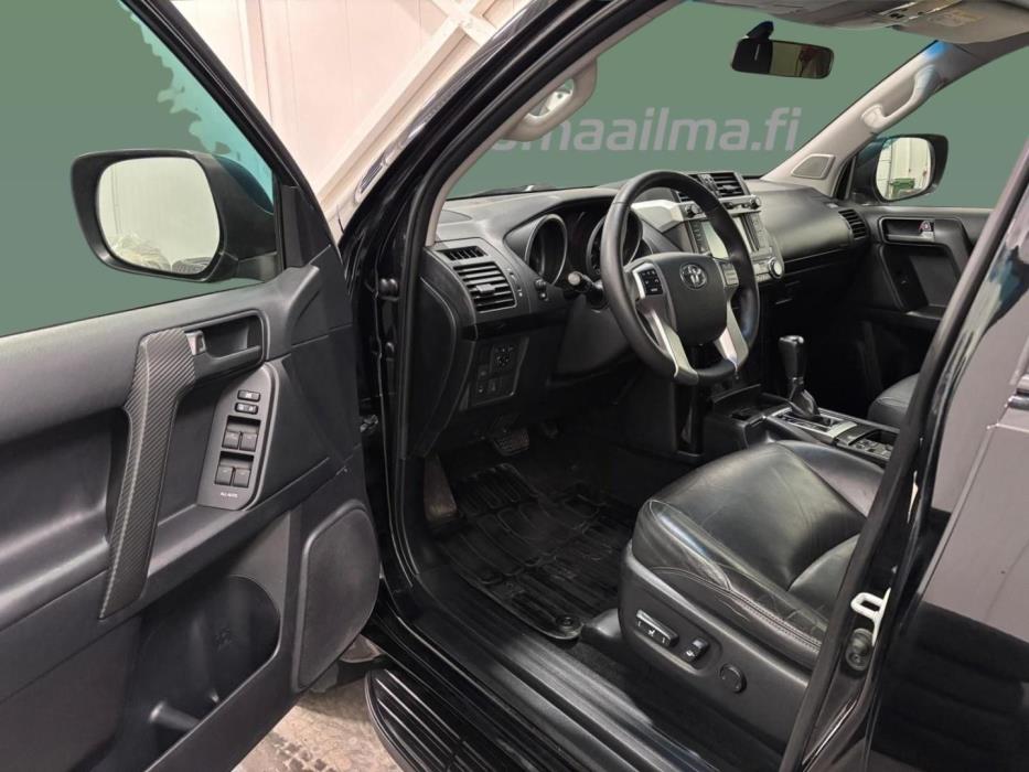 TOYOTA Land Cruiser 2014