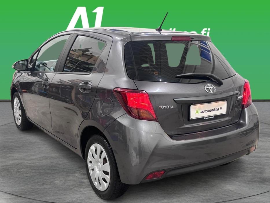 TOYOTA Yaris 2015