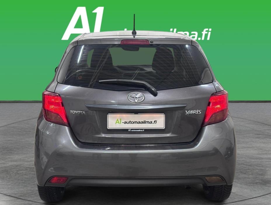 TOYOTA Yaris 2015
