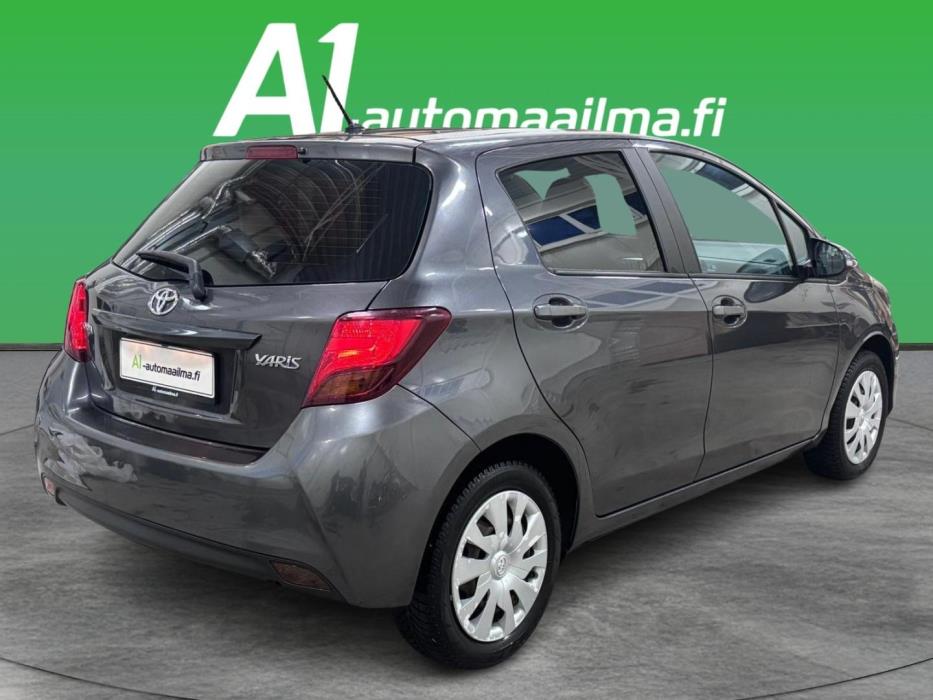 TOYOTA Yaris 2015