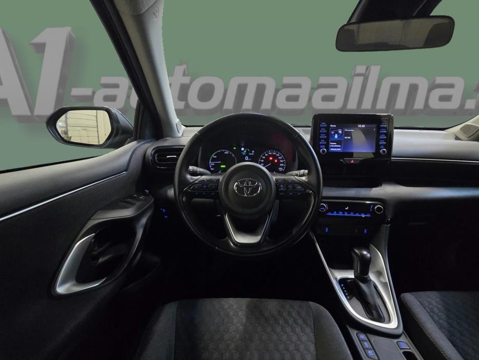 TOYOTA Yaris 2023