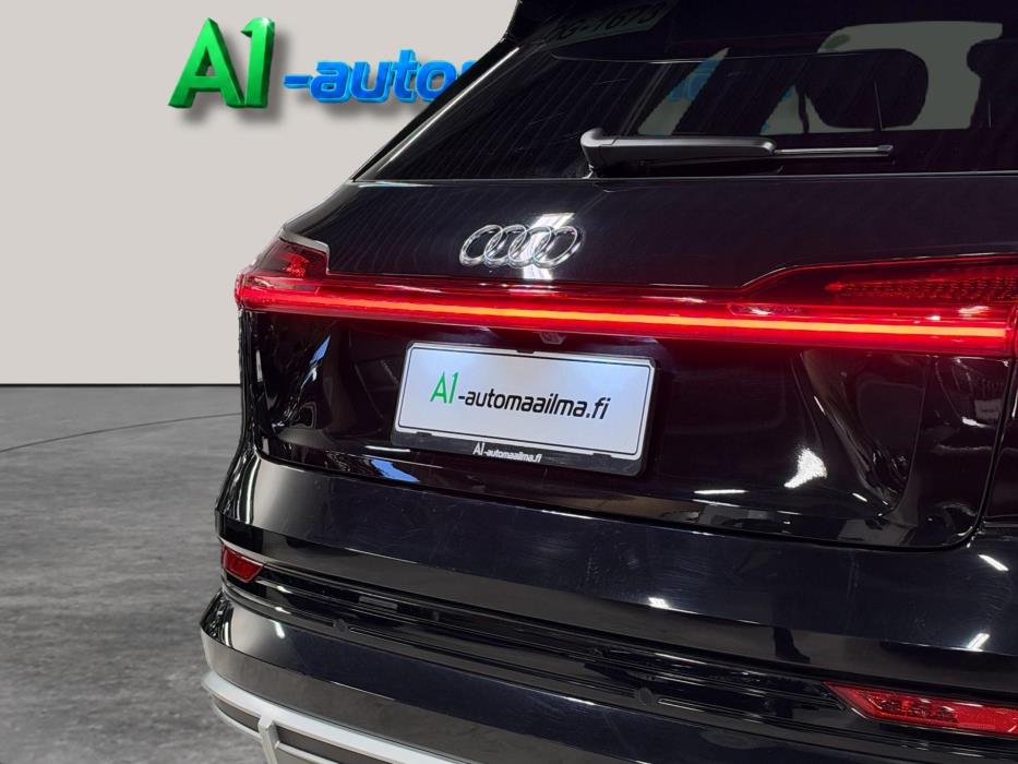 AUDI e-tron 2022