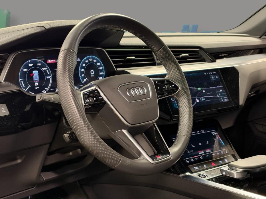 AUDI e-tron 2022
