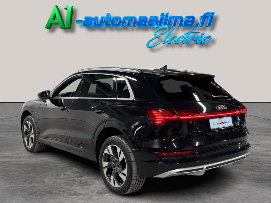 AUDI e-tron 2022